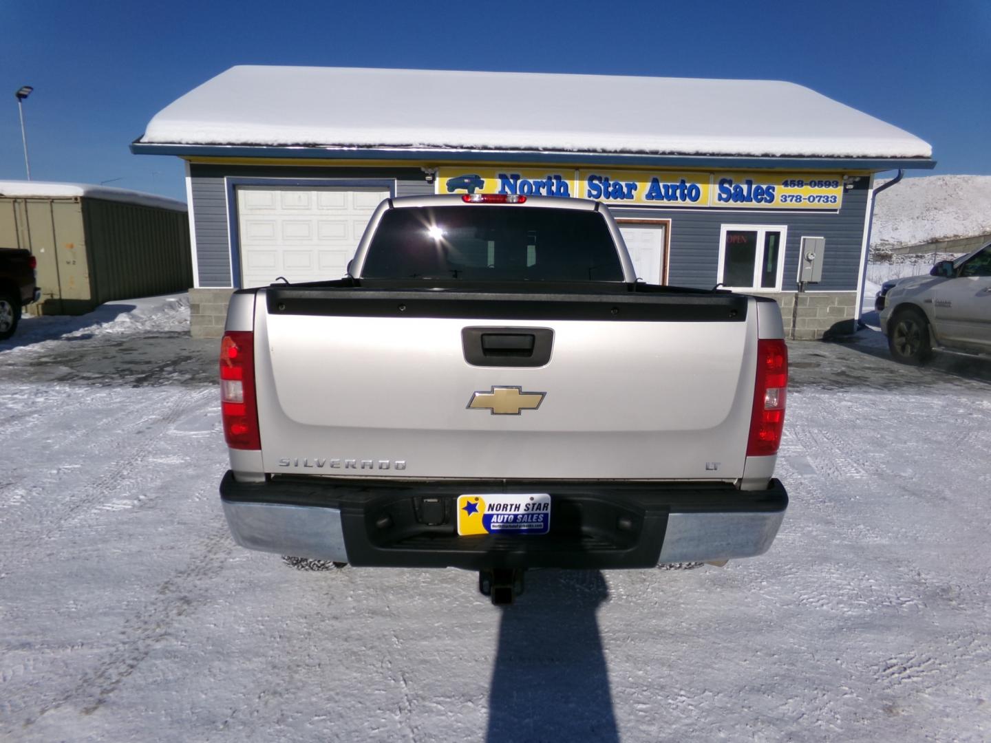 2007 Silver Chevrolet Silverado 1500 LT1 Ext. Cab 4WD (2GCEK19CX71) with an 4.8L V8 OHV 16V engine, 4-Speed Automatic Overdrive transmission, located at 2630 Philips Field Rd., Fairbanks, AK, 99709, (907) 458-0593, 64.848068, -147.780609 - Photo#3